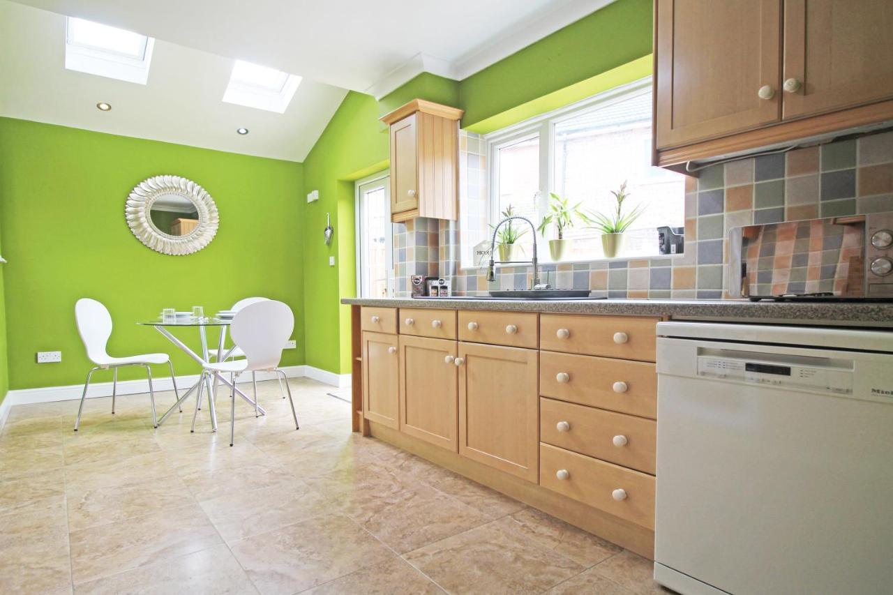 Queens Road - Luxury Spacious Home In Chester Christleton Zewnętrze zdjęcie