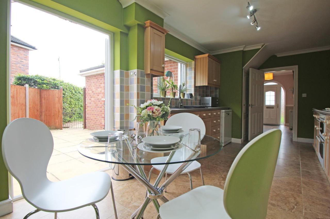 Queens Road - Luxury Spacious Home In Chester Christleton Zewnętrze zdjęcie