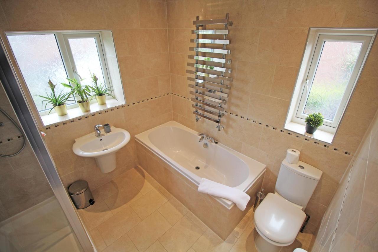 Queens Road - Luxury Spacious Home In Chester Christleton Zewnętrze zdjęcie